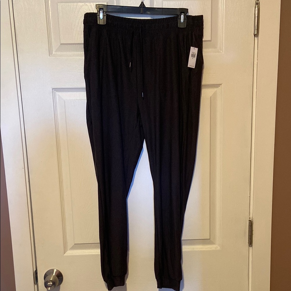 Women's cloud motion joggers